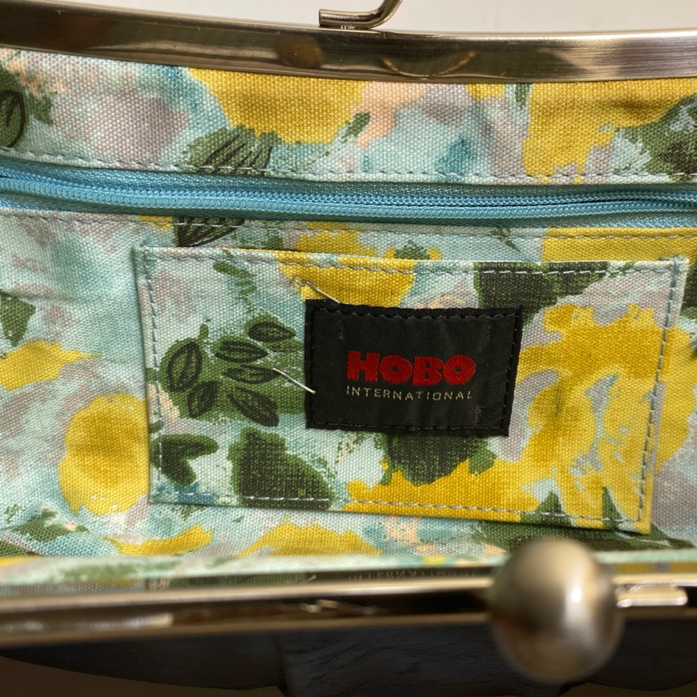 HOBO International Clutch 🔥Final Price🔥 - Picture 8 of 9